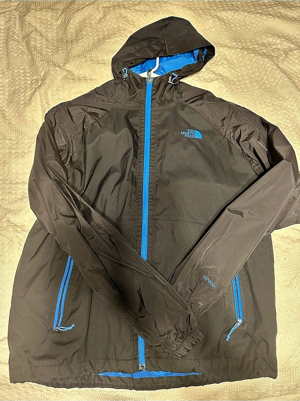 The North Face Men's Black & Blue Windbreaker